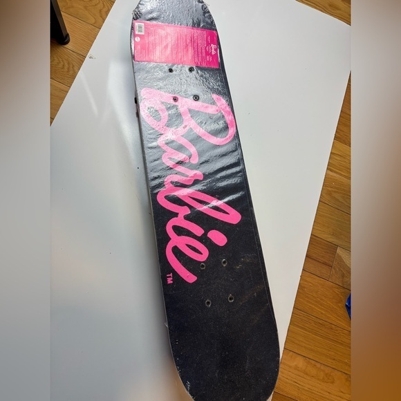 Barbie‎ 31" complete skateboard - Picture 1 of 8